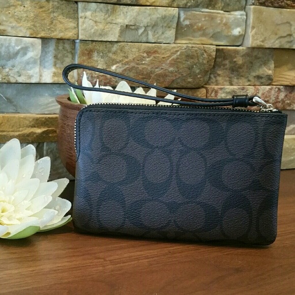 NEW Coach Signature Zip Wristlet - Picture 2 of 5